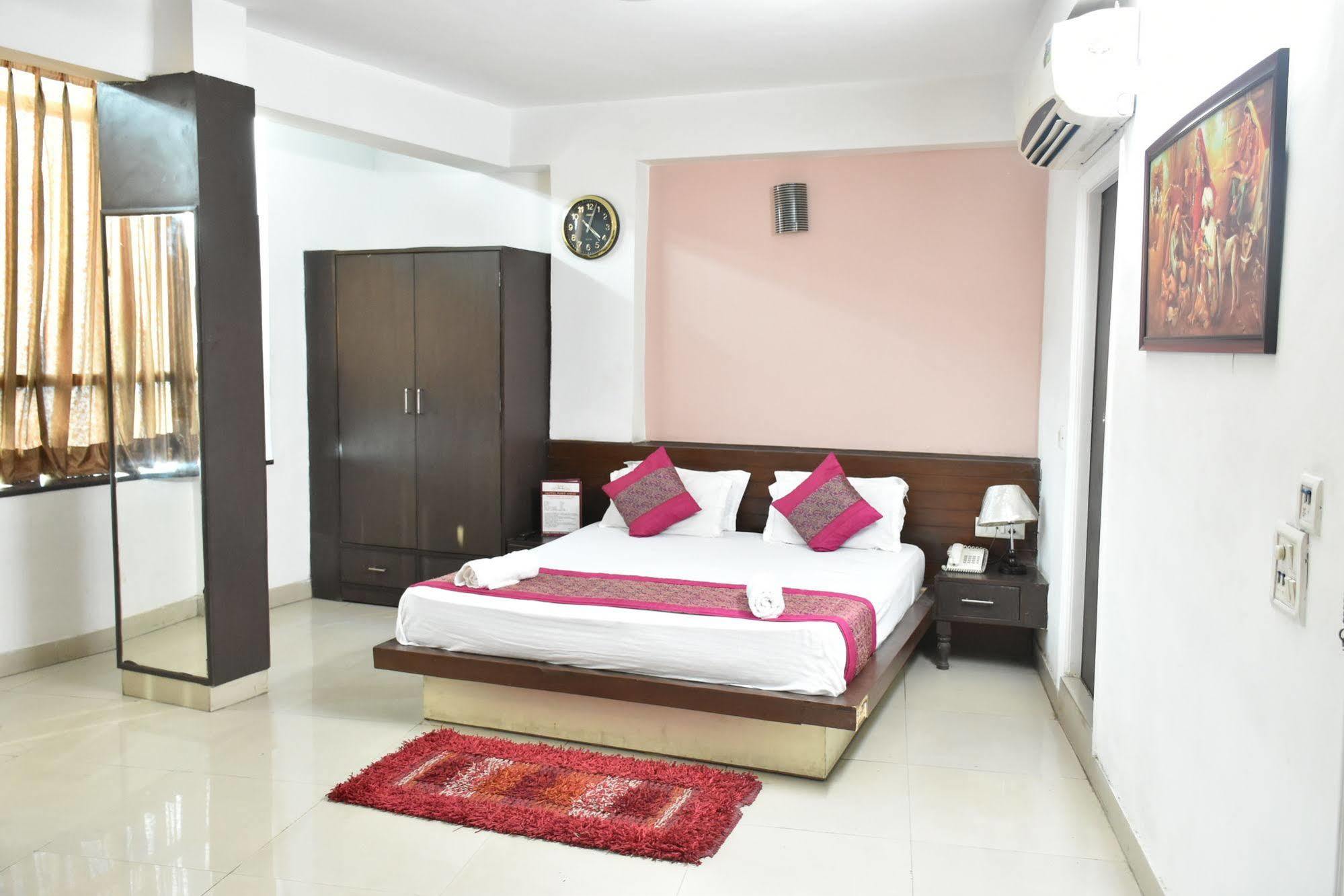ניו דלהי Airport Hotel Port View מראה חיצוני תמונה