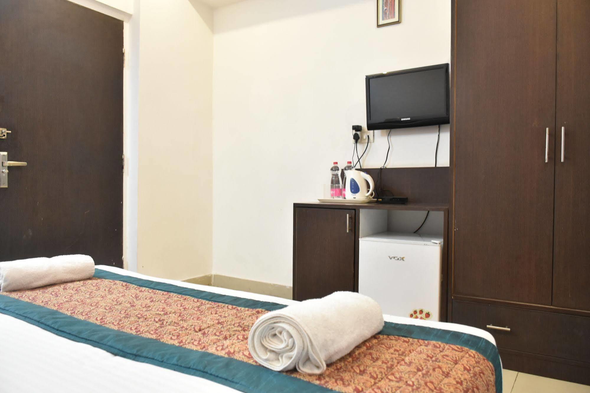ניו דלהי Airport Hotel Port View מראה חיצוני תמונה