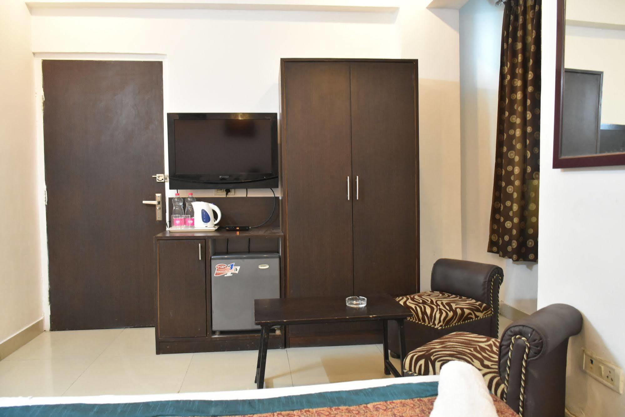 ניו דלהי Airport Hotel Port View מראה חיצוני תמונה
