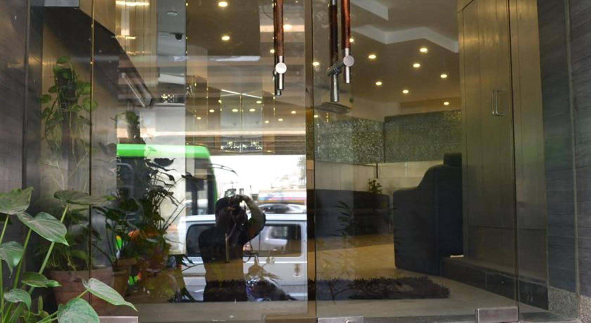 ניו דלהי Airport Hotel Port View מראה חיצוני תמונה